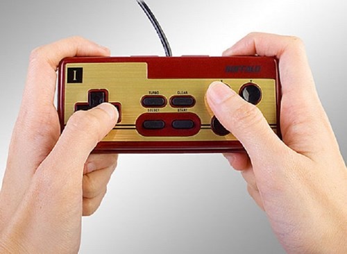  1. Đủ loại tay cầm chơi game (Gamepad) Đối với các game thủ,  tay cầm chơi game là vũ khí không thể thiếu, quyết định nhiều đến khả năng thắng thua của hiệp đấu. Vì thế, việc mua tay cầm này không phải chỉ “nhắm mắt làm ngơ” mà thực giống nhưbạn đang “chọn mặt gửi vàng”.